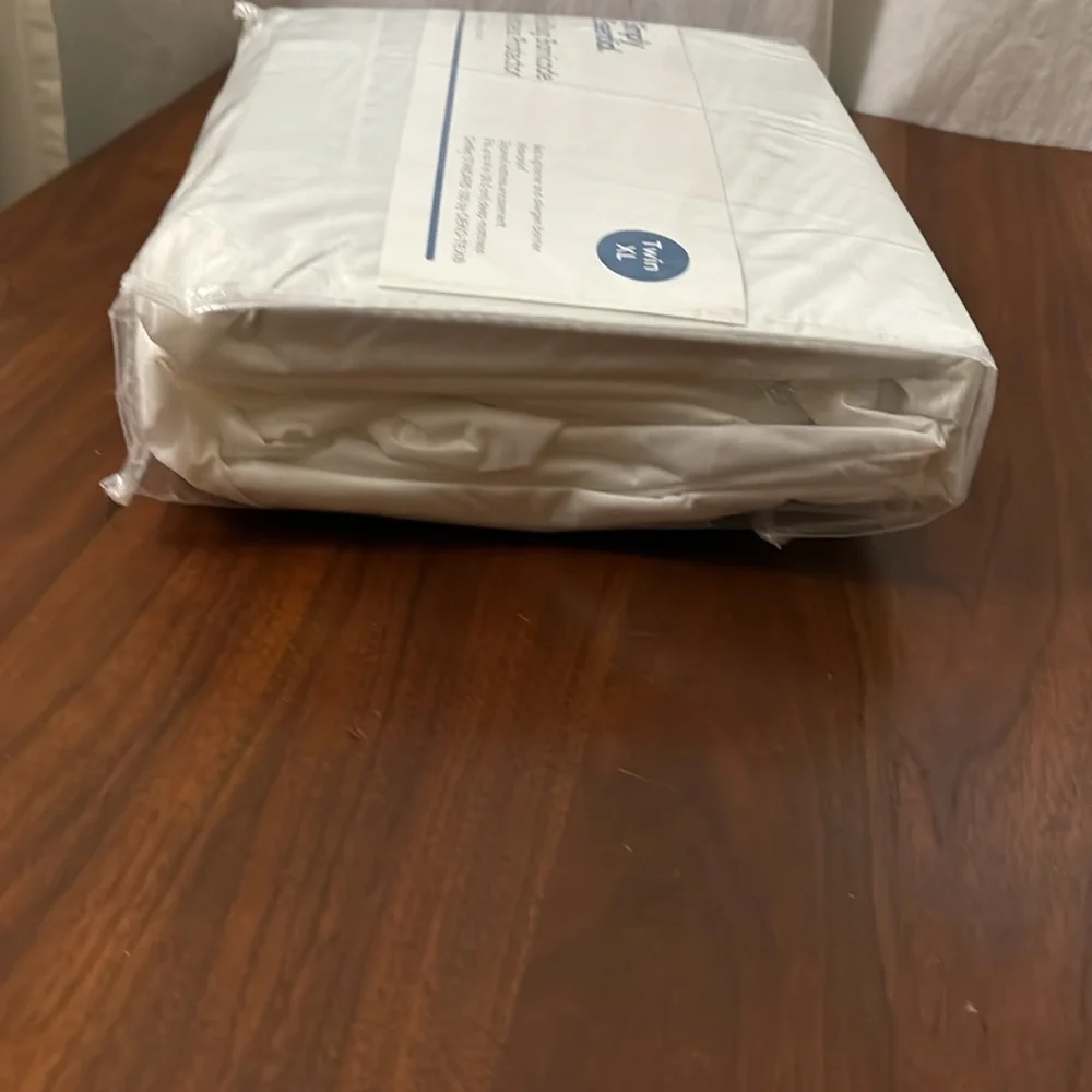 Mattress protector for twin xl mattress